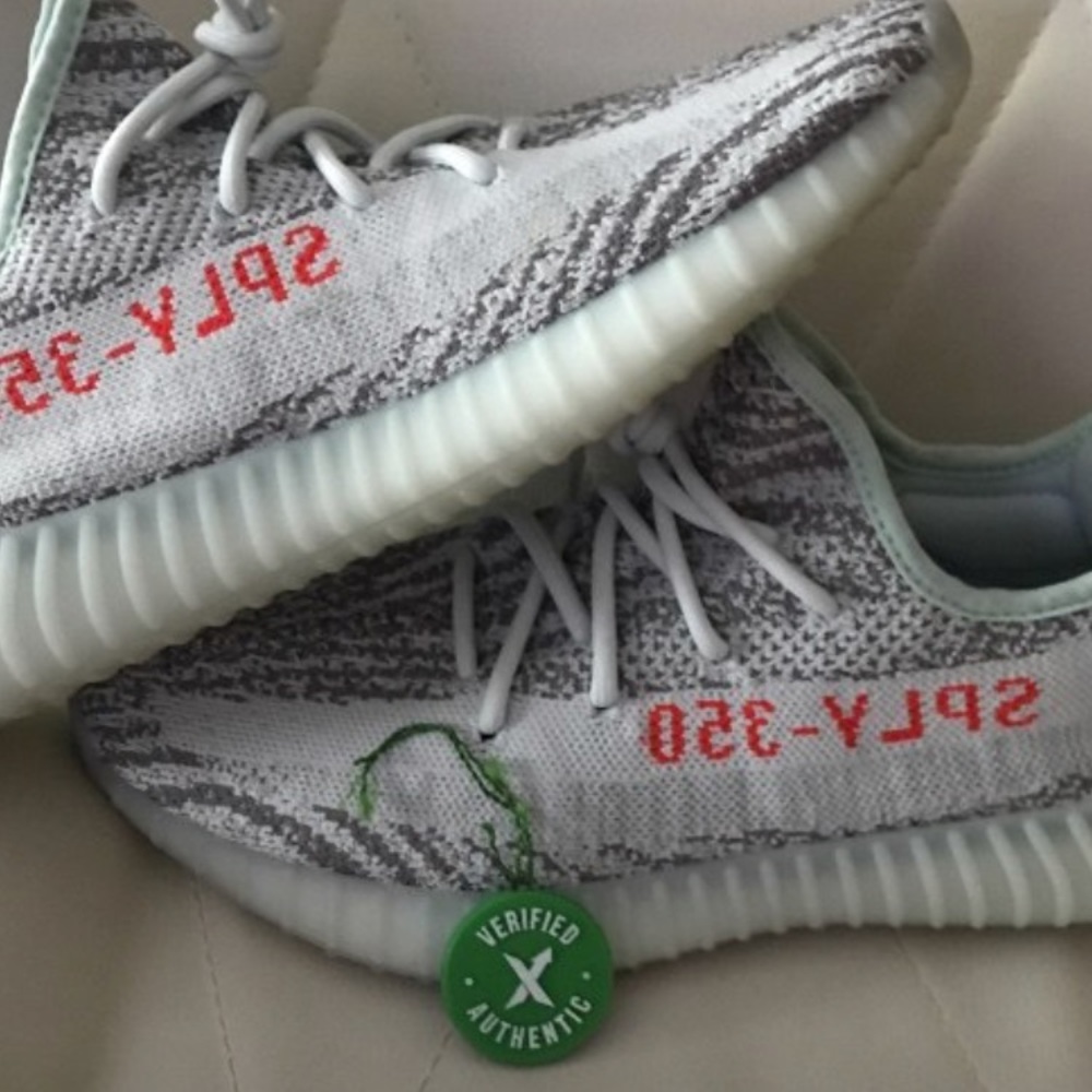 YEEZY BLUE TINT AND BRED SIZE 9